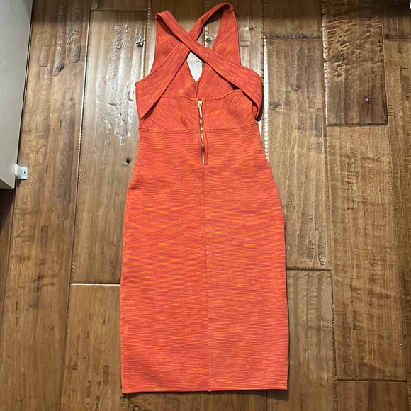 Guess sunset colored Bodycon dress 🌅 - Picture 4 of 8